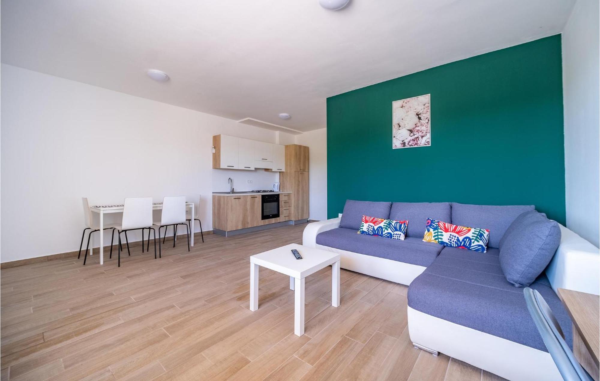 1 Bedroom Beautiful Apartment In 拉科维察 外观 照片